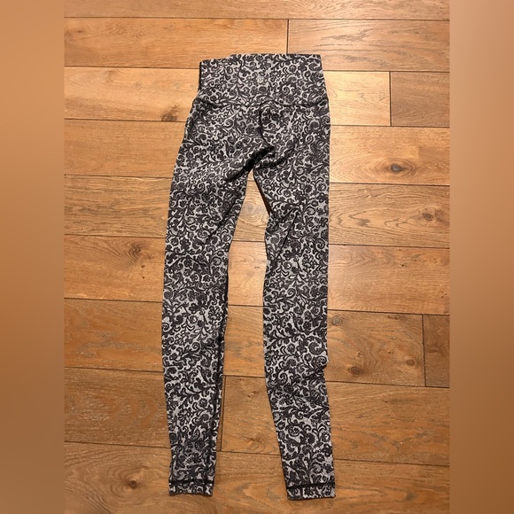 Lululemon Black and White Patterned full length Leggings - Picture 3 of 4
